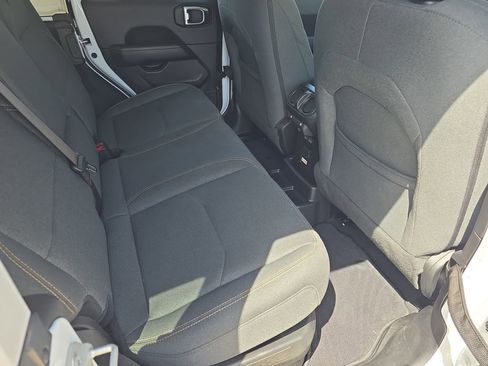 Used 2025 Jeep Wrangler Unlimited Sahara image 11