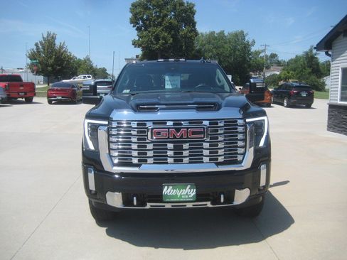 Used 2026 GMC Sierra 3500 Denali w/ Denali Reserve Package AWD/4WD image 3