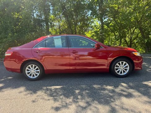 Used 2011 Toyota Camry XLE w/ SE/XLE Extra-Value Pkg FWD image 3