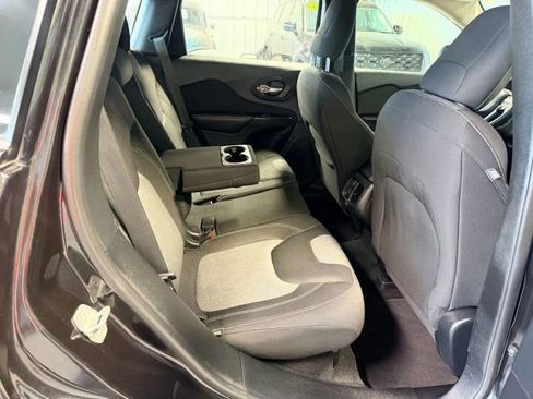 Used 2014 Jeep Cherokee Sport image 12