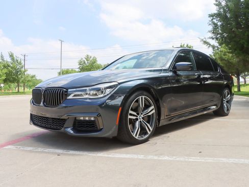 Used 2019 BMW 750i w/ Executive Package RWD image 3