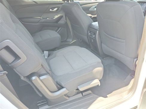 Used 2022 Chevrolet Traverse LT image 19