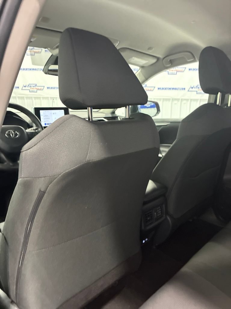 Used 2025 Toyota RAV4 XLE AWD/4WD image 28