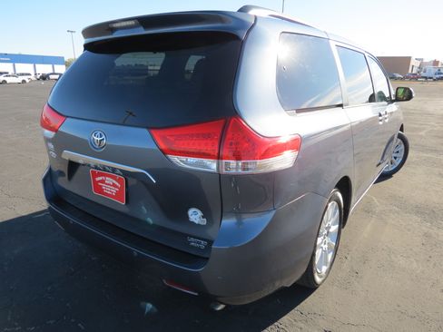 Used 2013 Toyota Sienna Limited image 6