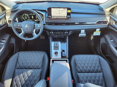 New 2025 Mitsubishi Outlander SEL image 21