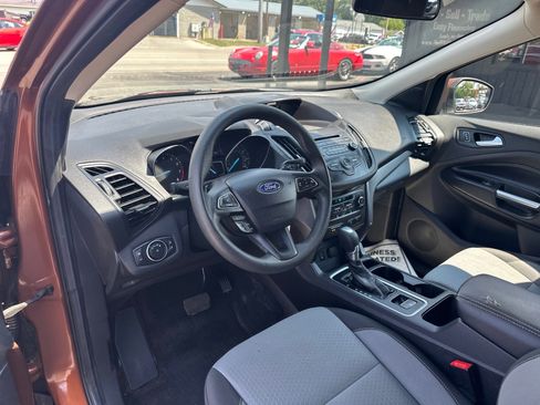 Used 2017 Ford Escape SE w/ SE Cold Weather Package FWD image 12