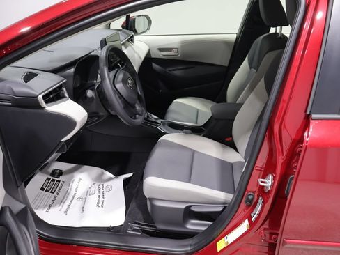 Used 2025 Toyota Corolla LE FWD image 10