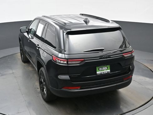 Used 2025 Jeep Grand Cherokee Altitude AWD/4WD image 38