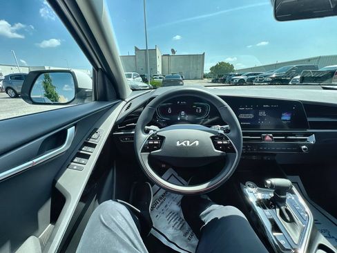 New 2026 Kia Niro EX FWD image 14