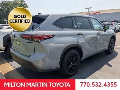 Certified 2024 Toyota Highlander LE FWD image 3