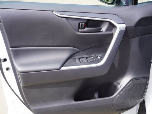 Used 2025 Toyota RAV4 LE AWD/4WD image 17