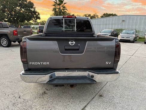 Used 2019 Nissan Frontier SV image 5