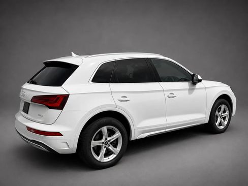 Used 2023 Audi Q5 2.0T Premium w/ Convenience Package AWD/4WD image 3