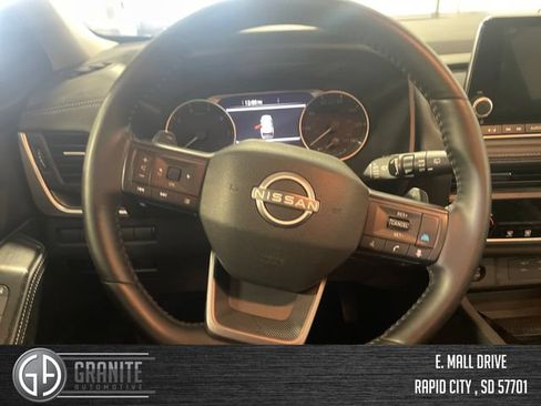 Used 2025 Nissan Rogue SV AWD/4WD image 23