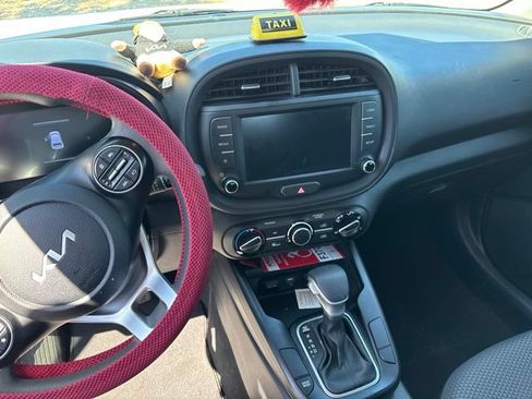 Certified 2024 Kia Soul LX FWD image 13