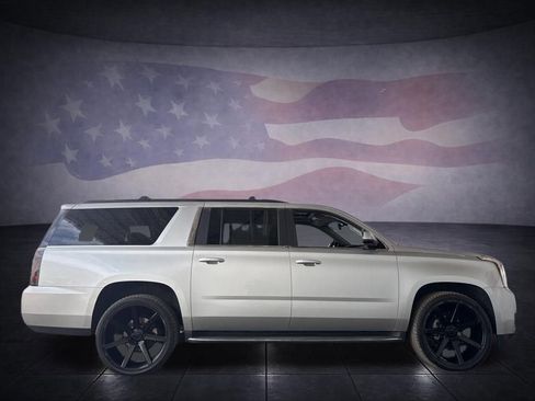 Used 2016 GMC Yukon XL SLT w/ Open Road Package AWD/4WD image 6