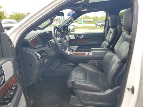 Used 2022 Lincoln Navigator Reserve AWD/4WD image 12