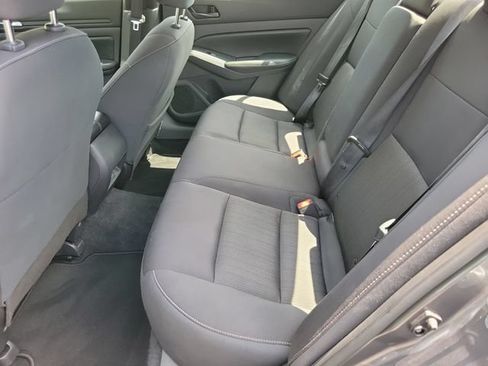 Used 2024 Nissan Altima 2.5 SV FWD image 16