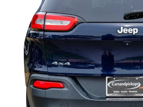 Used 2015 Jeep Cherokee Latitude w/ Cold Weather Group AWD/4WD image 51