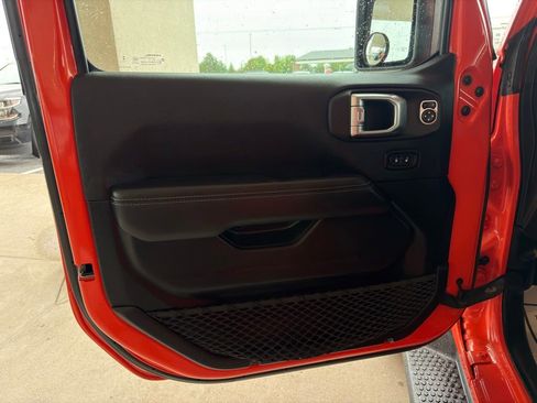 Used 2023 Jeep Wrangler Unlimited Sahara w/ Cold Weather Group AWD/4WD image 17