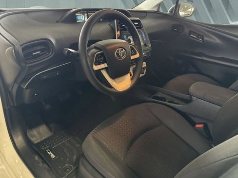 Used 2017 Toyota Prius Two image 11