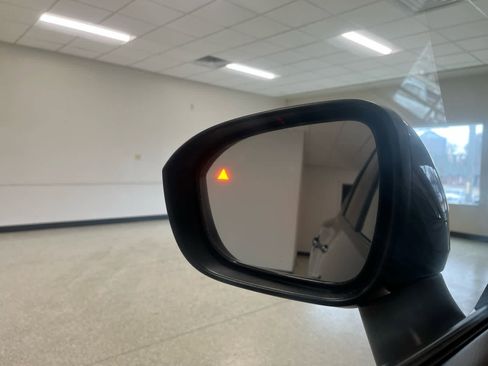 Used 2023 Nissan Rogue SV image 19