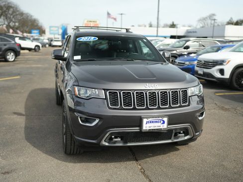 Used 2018 Jeep Grand Cherokee Limited AWD/4WD image 2