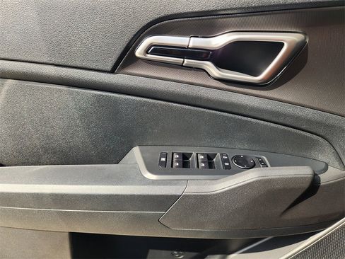 New 2026 Kia Sportage LX image 16