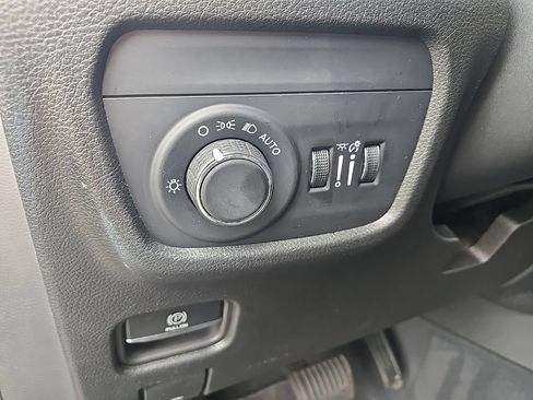 Used 2023 Jeep Grand Cherokee L Laredo AWD/4WD image 13