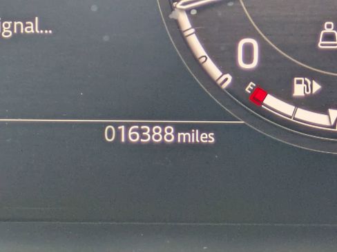 Certified 2025 Land Rover Defender 110 X-Dynamic SE image 11