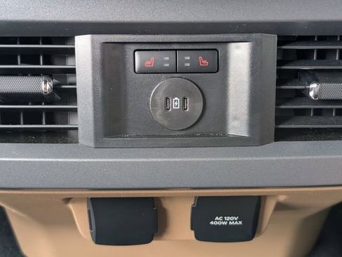 Used 2024 Ford F250 Lariat w/ Lariat Ultimate Package AWD/4WD image 32