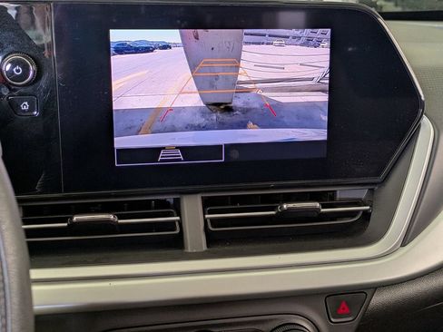 Used 2025 Chevrolet Trax LS FWD image 16