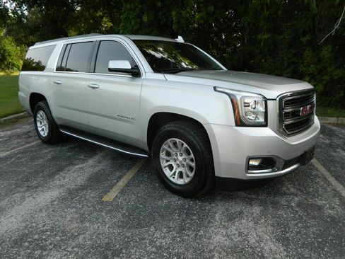 Used 2016 GMC Yukon XL SLT w/ Open Road Package AWD/4WD image 5