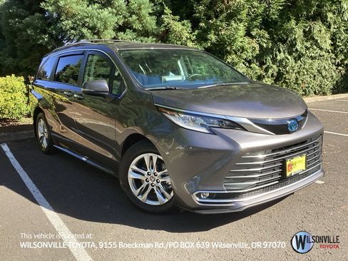 Certified 2023 Toyota Sienna Limited image 1
