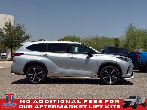 Used 2021 Toyota Highlander XSE AWD/4WD image 5