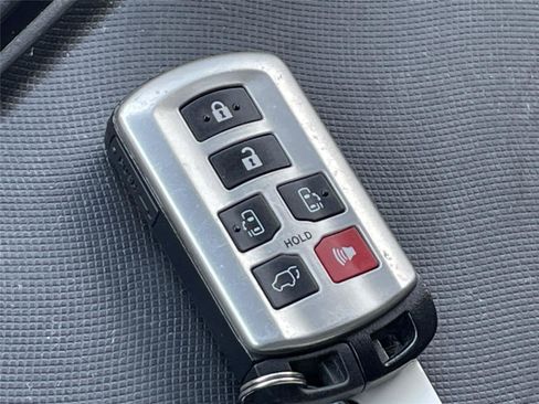 Used 2015 Toyota Sienna XLE w/ XLE Navigation Package AWD/4WD image 23