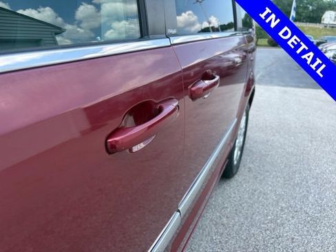 Used 2015 Chrysler Town & Country Touring FWD image 22
