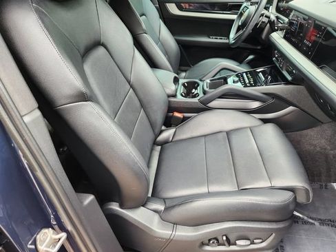 Used 2024 Porsche Cayenne AWD/4WD image 12
