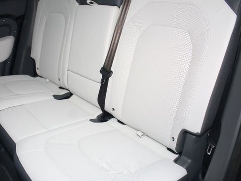 Used 2025 Land Rover Defender 110 V8 image 23