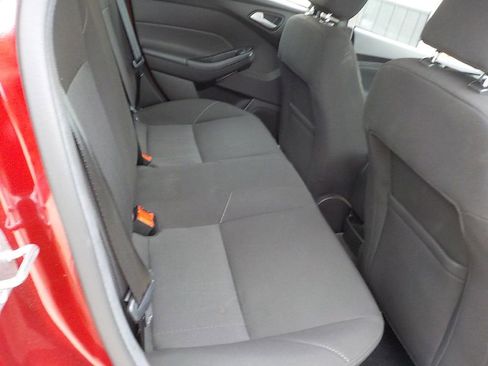 Used 2017 Ford Focus SEL w/ Cold Weather Package image 10