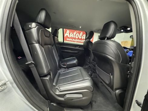 Used 2023 Jeep Grand Cherokee L Limited w/ Black Appearance Package AWD/4WD image 15