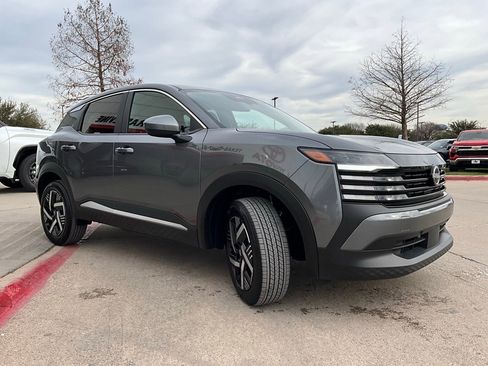 Used 2025 Nissan Kicks SV image 5