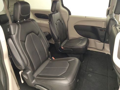 Used 2021 Chrysler Voyager Lxi FWD image 19