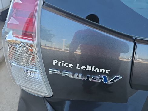 Used 2016 Toyota Prius V Five FWD image 12