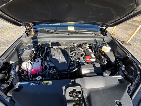 Used 2025 Toyota Grand Highlander XLE image 32