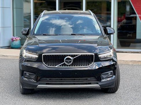Used 2022 Volvo XC40 T4 Momentum FWD image 8