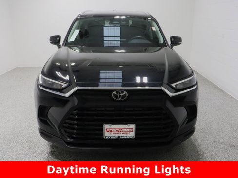 Used 2024 Toyota Grand Highlander XLE image 3