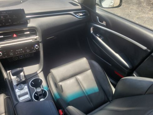 Used 2025 Genesis G70 2.5T RWD image 13