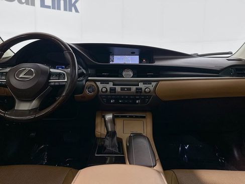 Used 2018 Lexus ES 350 w/ Luxury Package w/Wood Trim FWD image 29