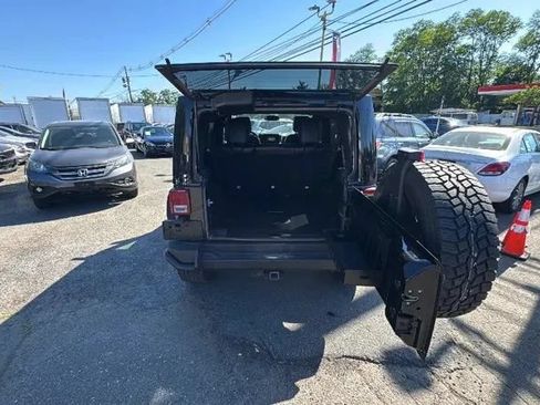Used 2016 Jeep Wrangler Unlimited Sahara AWD/4WD image 13